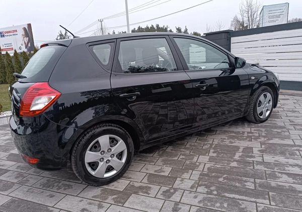 Kia Ceed cena 18900 przebieg: 198000, rok produkcji 2011 z Białobrzegi małe 172